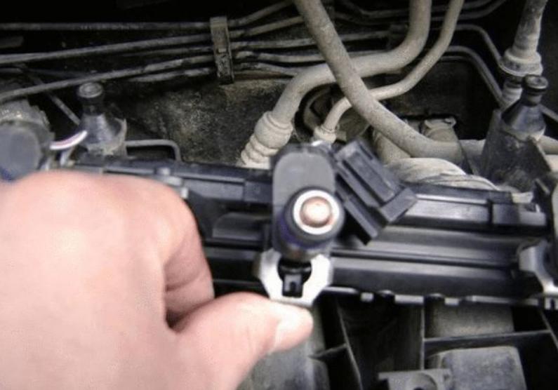 柴油路虎车加成汽油损失高达6万,百万路虎加油站加错油了