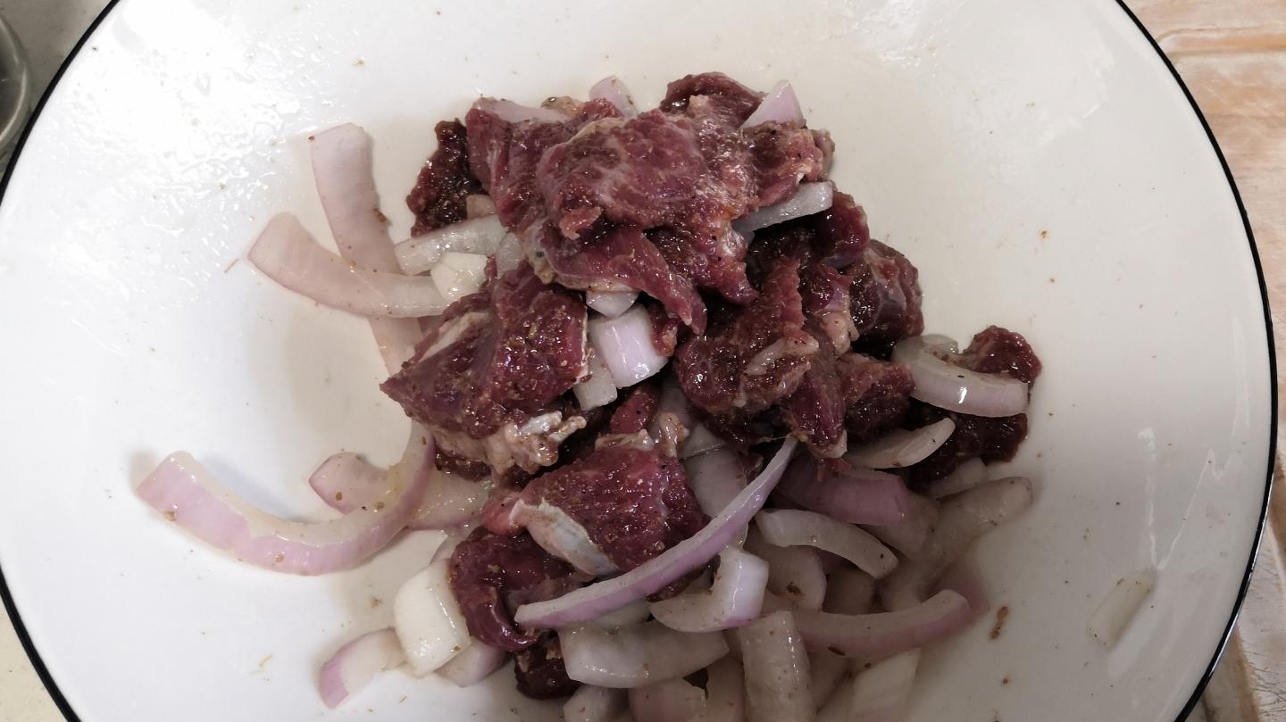 吹着空调吃烤肉空调有味道,吹着空调吃着烤肉