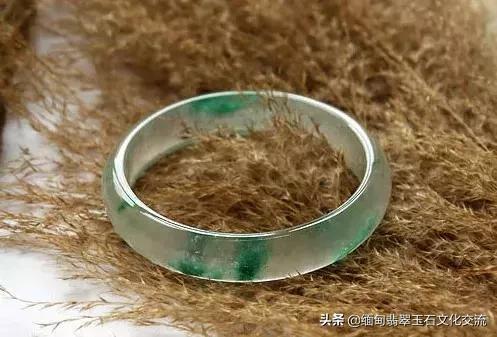 怎么辨别翡翠手镯好坏图解,翡翠手镯好坏最简单方法