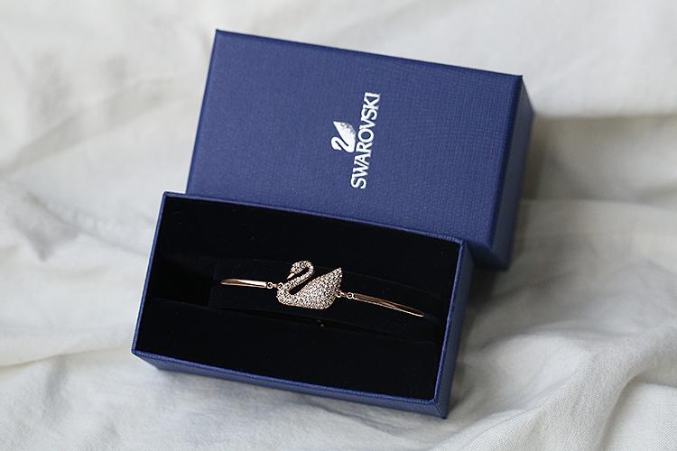 项链该买施华洛世奇还是潘多拉,施华洛世奇和铂金项链哪个好