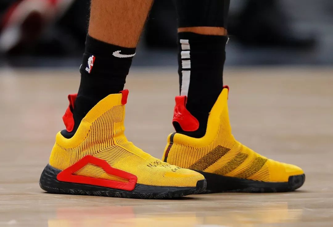 WEN赛场：Curry5助萌神*杀屠**速贷中心威少上脚签名战靴砍大号三双