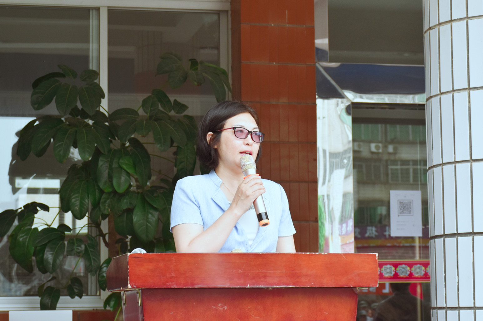 今日，英德华粤艺术学校2019级军训开营