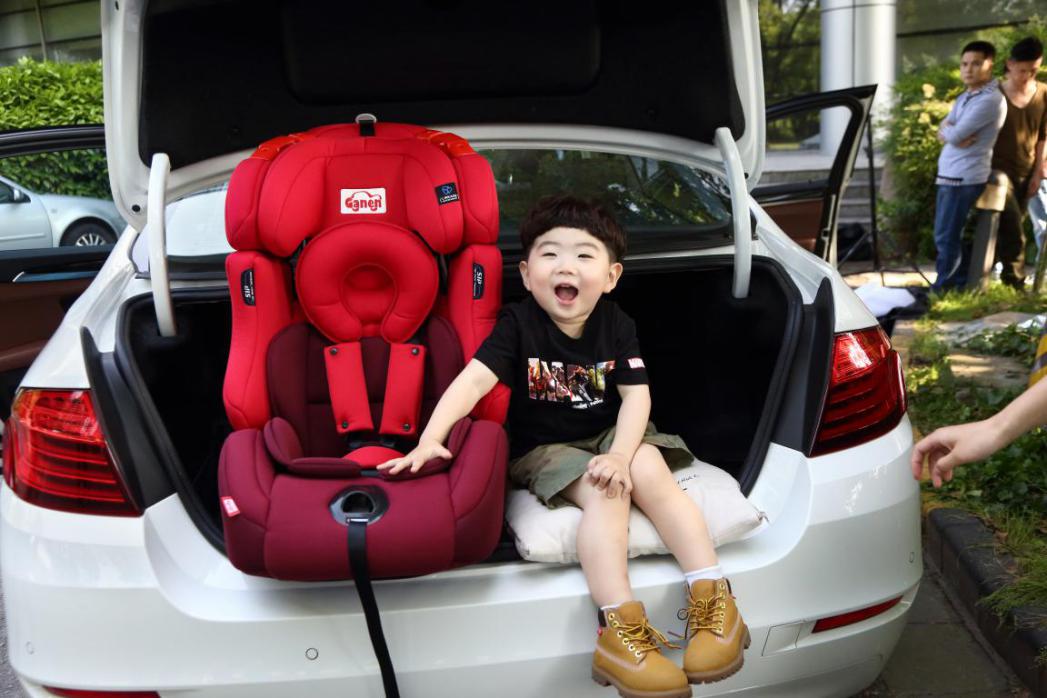 选择哪种儿童安全座椅比较好,儿童安全座椅到底如何正确选择