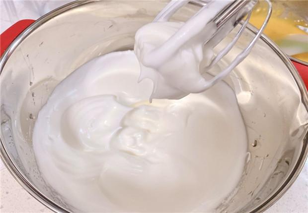 电饭锅蛋糕不用打蛋器没有玉米油,电饭锅做蛋糕正确方法没有打蛋器