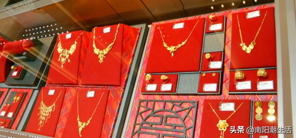 六福珠宝中央大街旗舰店,六福珠宝精品专卖店