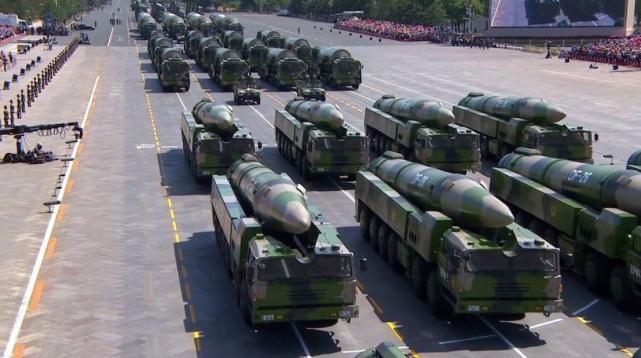 美军轰炸机逼近东海防空识别区,美军战略轰炸机实战