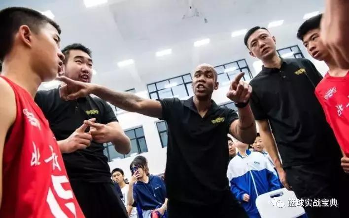 拒绝艾弗森，放弃执教国家队，马布里这一年的贡献却不输姚明