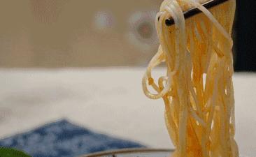 去柳州嗦一碗柳州螺蛳粉,正宗柳州特色美食螺蛳粉酸辣鲜香