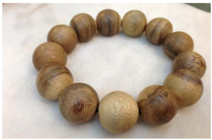 沉香木头手串图片大全,沉香手串木质干了能盘亮吗