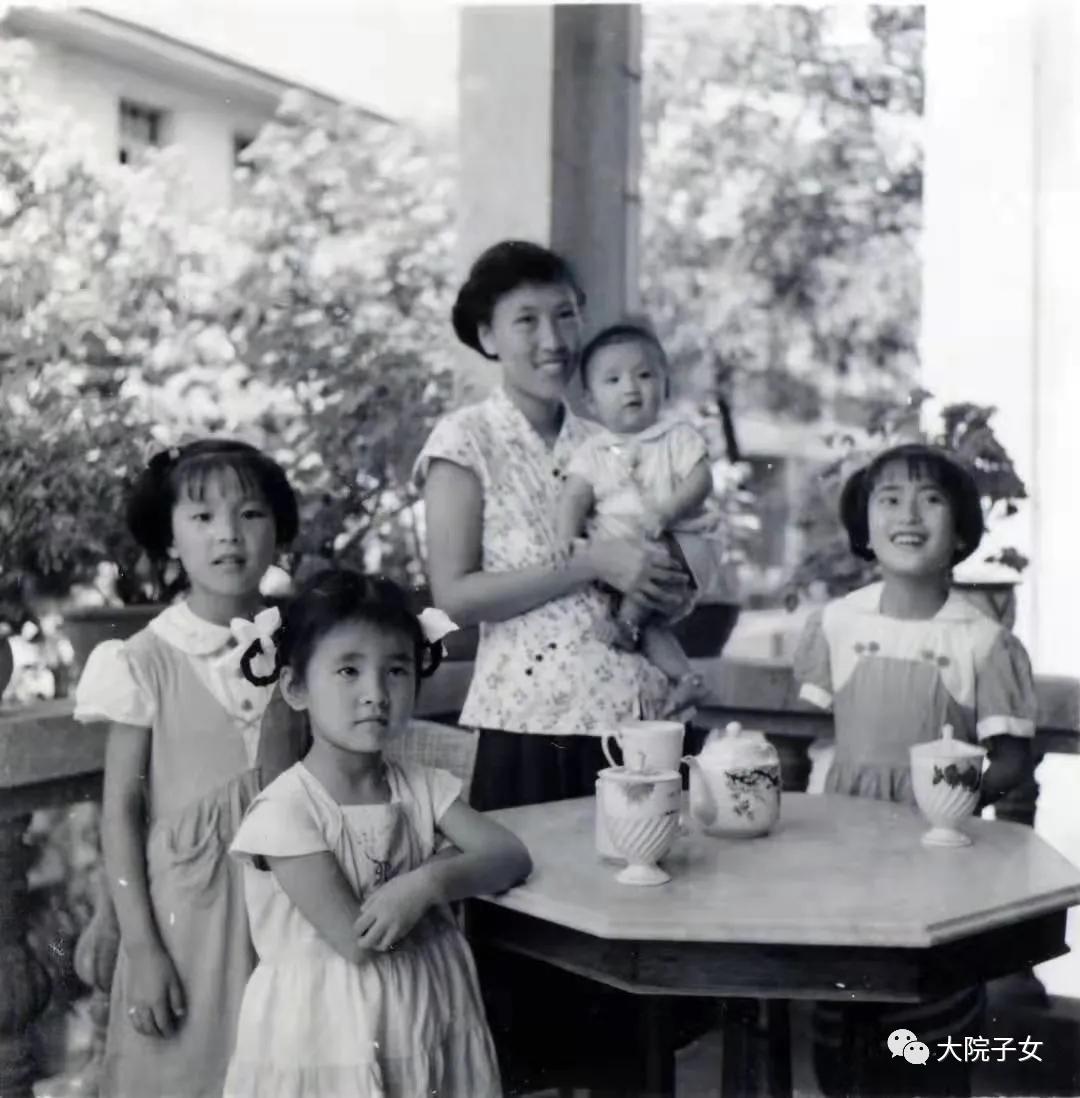 老爸最大的爱好就是唱歌,八十岁老爸一生的兴趣爱好