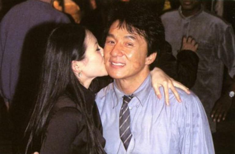 霍启山与朱玲玲同框,朱玲玲谈论霍启山婚姻