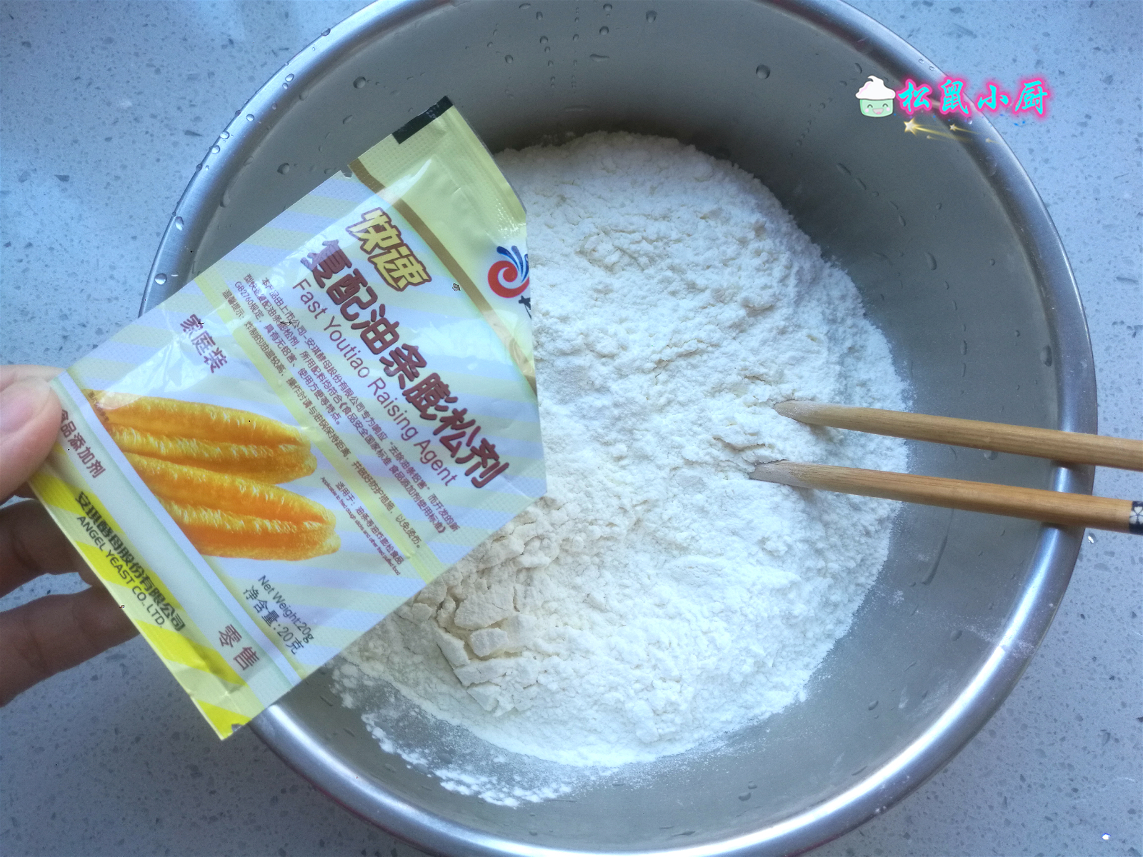 油条师傅教程,油条店老板教你做金黄酥脆大油条