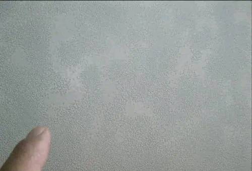 装修墙面返潮怎么解决的,装修墙面起皮脱落怎么处理