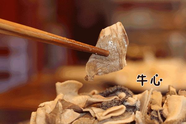 吃火锅必点的菜品毛肚,毛肚那么贵为什么自助火锅随便吃