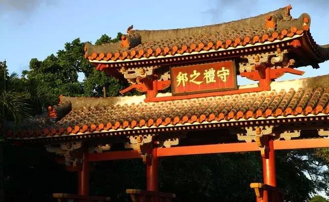 恋恋冲绳丨有一种海水的蓝，叫做“果冻蓝”