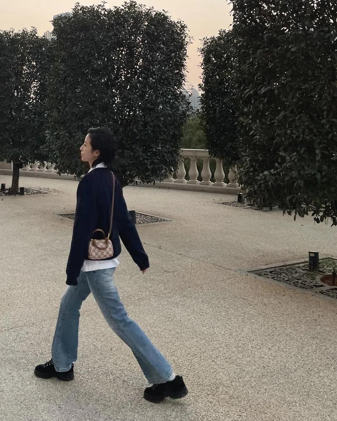 马蹄裤和喇叭马蹄裤哪个更显腿长,高腰显瘦马蹄裤