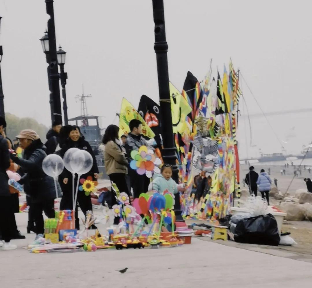 “我还没见过有那个城市的春天，能比武汉还美！”