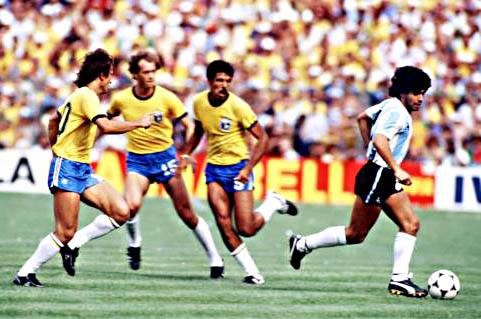 足球就是一切的小说,足球就像一部悬疑小说