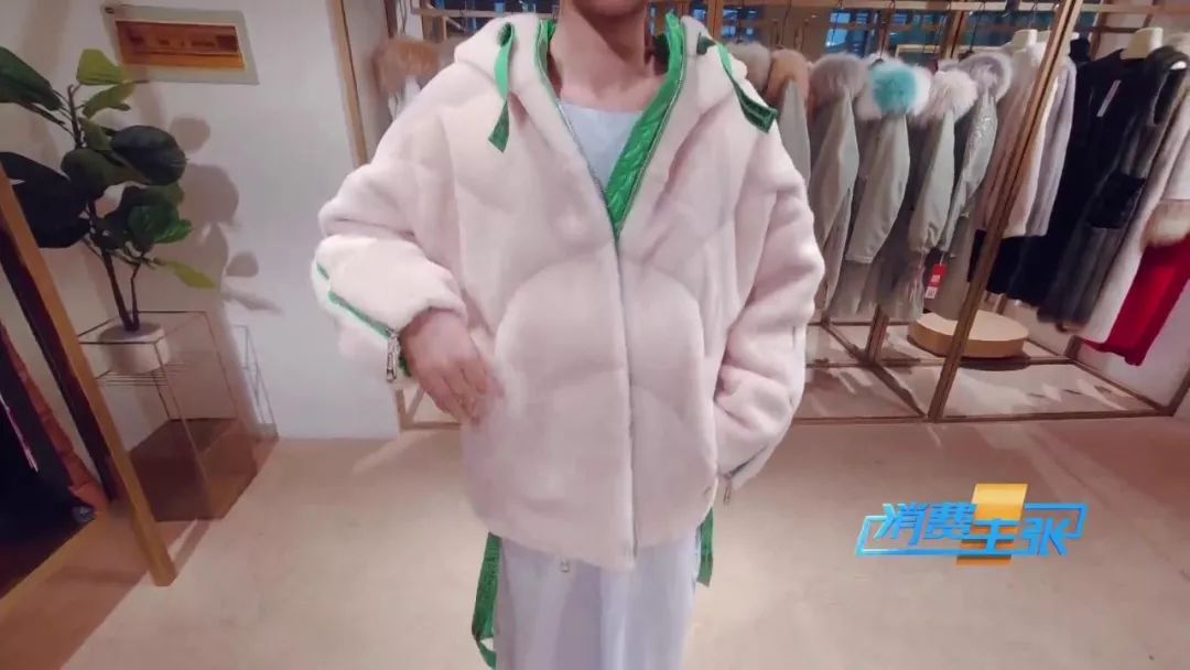 皮衣怎么穿都能穿出高级感,如何挑选适合冬季的皮衣款式