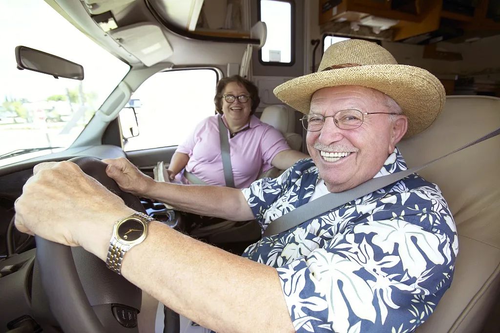 70岁老人考驾照科一过不了怎么办,70岁以上老人考驾照新规定