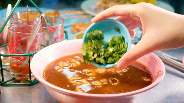 乌山路街上视频,泰国街道最火的小店