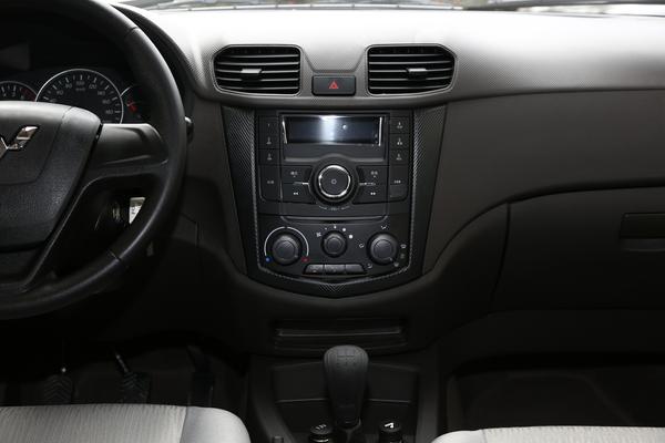 五菱宏光哪一款拉货好,五菱宏光厢货版3万公里