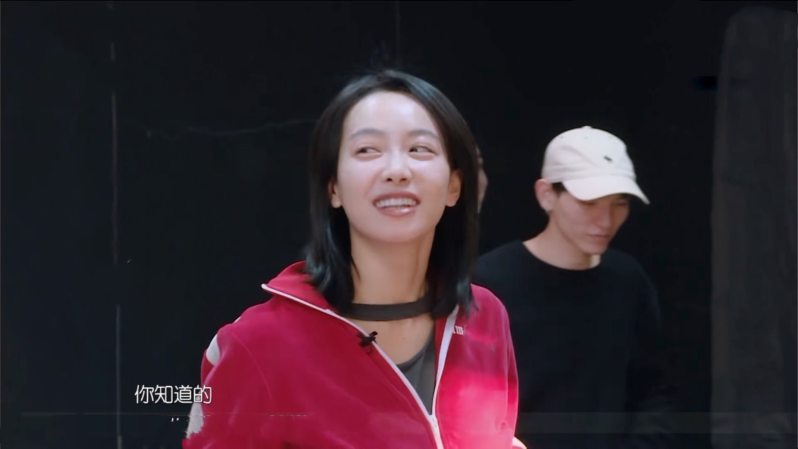 王鸥和她都是单亲，1个仅自己出镜，1个却带着“温太医”和准继父