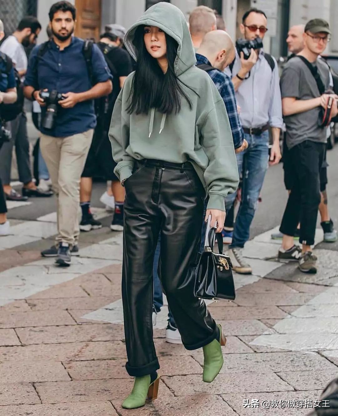 2020最潮搭配少不了这一条工装裤,初秋工装裤搭什么上衣