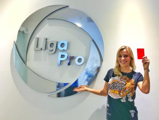 巴西女裁判挑衅男球员,巴西女裁判后续