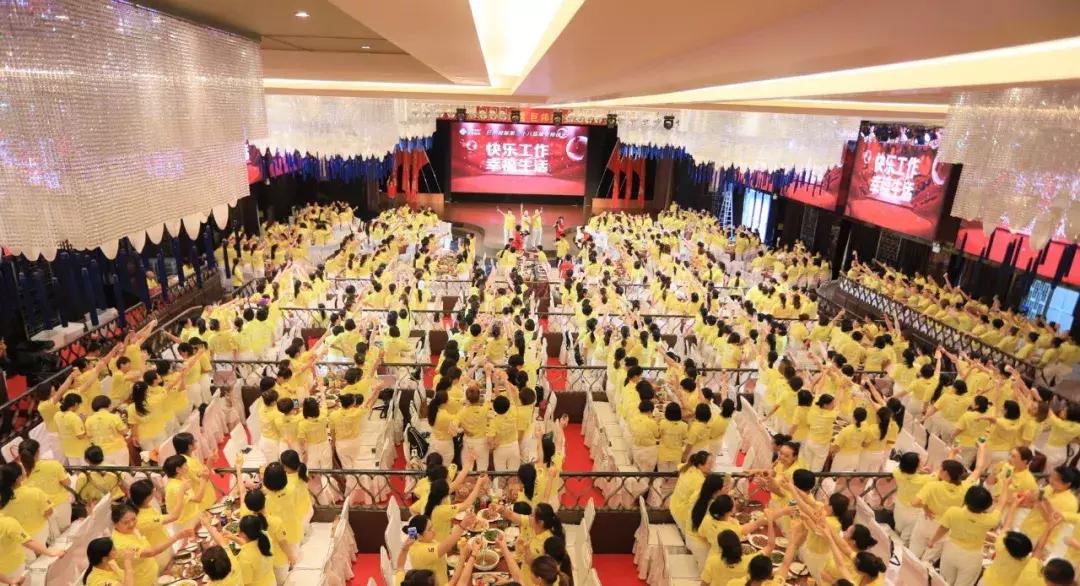 巨邦快乐集结号丨看见了，其中一艘游艇上，是我们的船长大舅哥