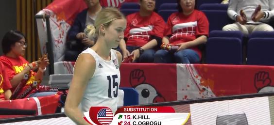 女排世界杯颁奖仪式女排唱国歌,回看世锦赛女排颁奖仪式