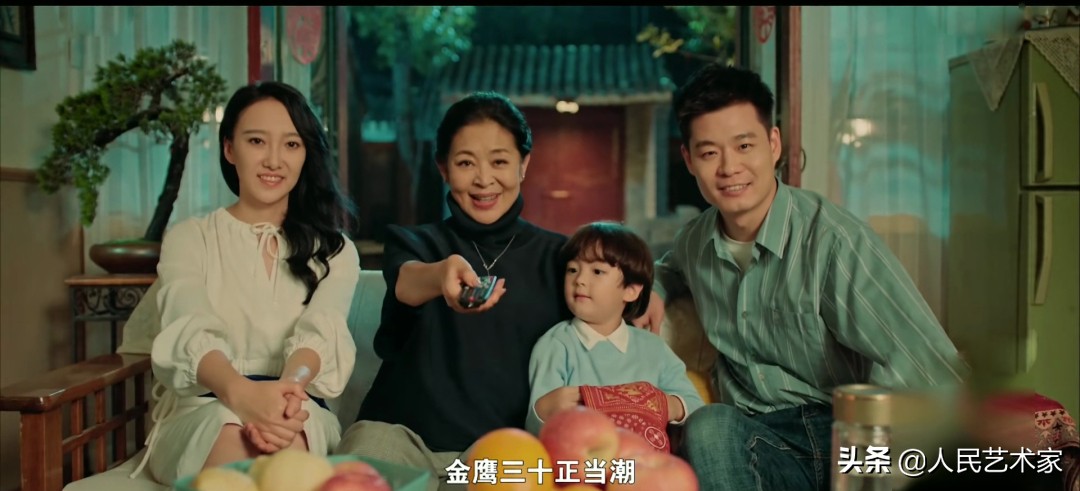 她是中国第一位电视播音员，师从开国大典播音员，发掘赵忠祥，指导敬一丹，是白岩松心中让央视变柔软的存在