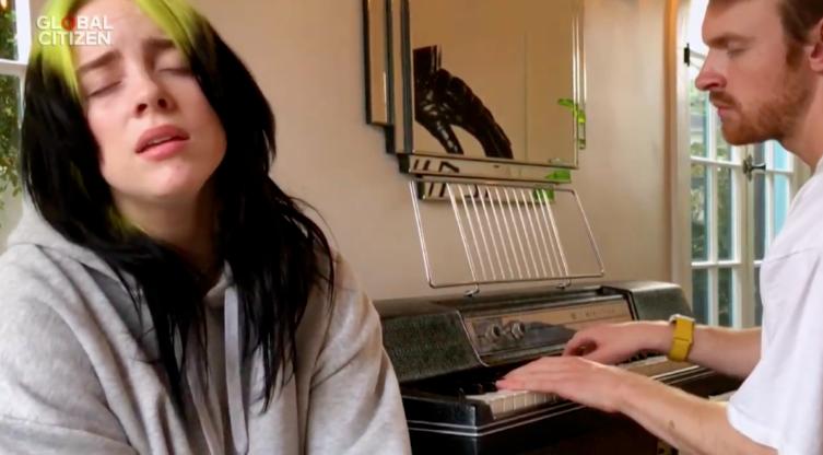 郎朗吉娜夫妻三重奏完整,郎朗吉娜在家四手联弹