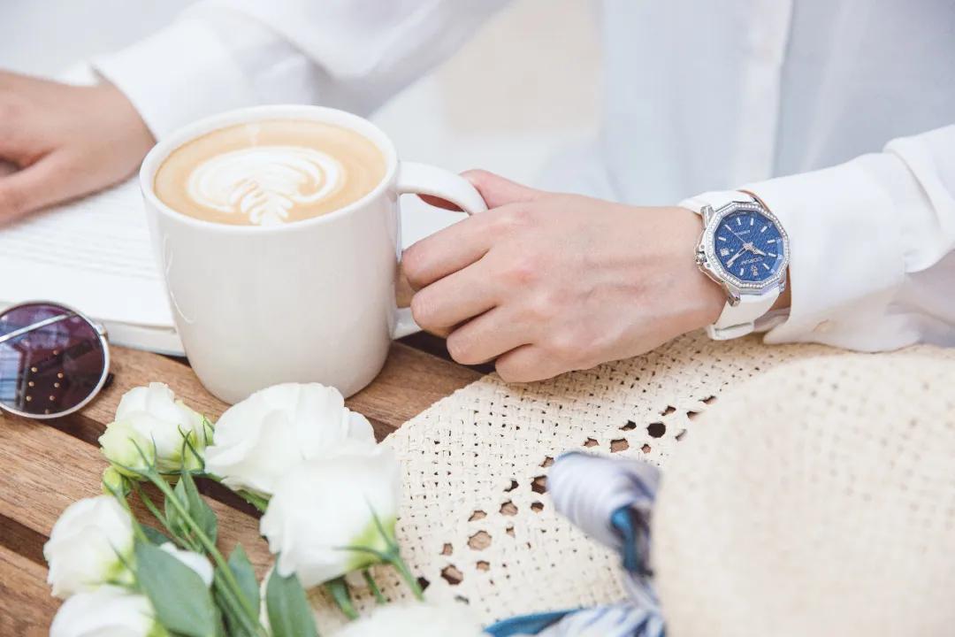 十一国庆没闲着，大腕给你找了4个爱表的女朋友