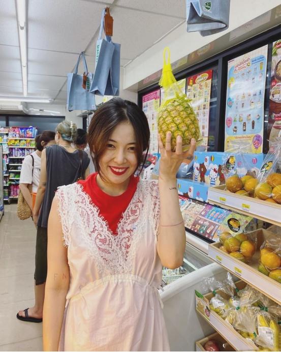 泫雅白蕾丝牛仔裙,泫雅镂空连体裙