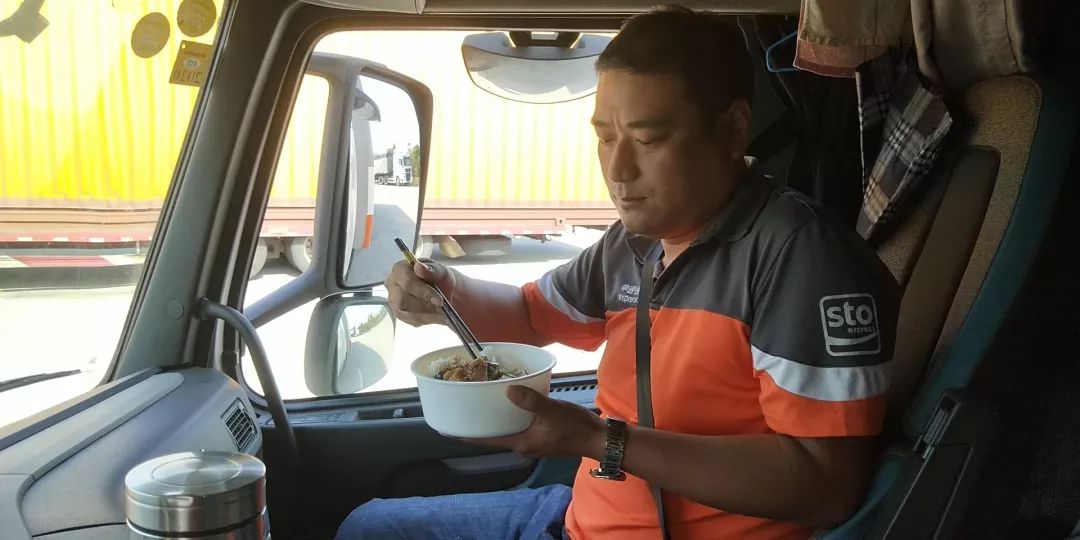 申通9.6米快递司机的真实生活,申通快递驾驶员日常工作流程