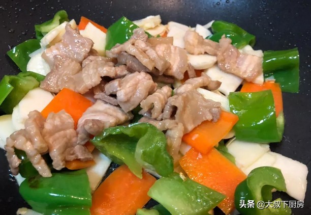 简单好吃的笋尖炒肉片,福建嫩笋尖炒肉