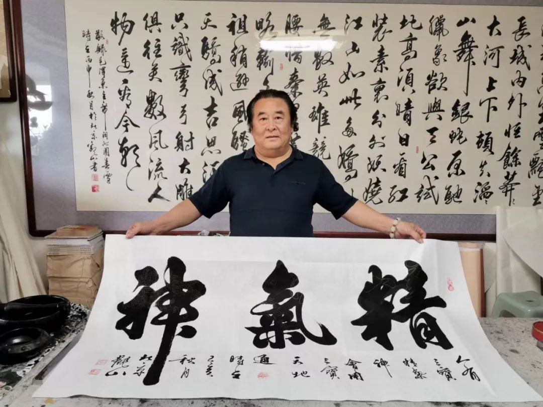 这位网红大爷是如何走红的,几百万粉丝的网红大爷