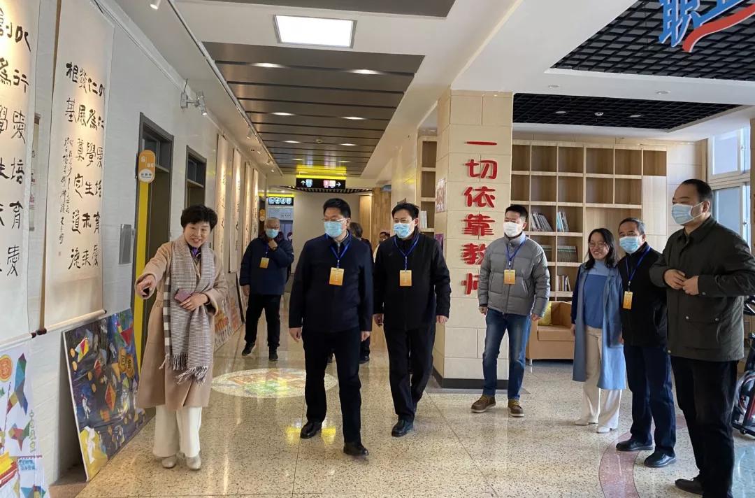 搭台唱戏压担子以赛促训助提升太原市第四届青年教师“成长杯”新课堂教学团体竞赛决赛开赛