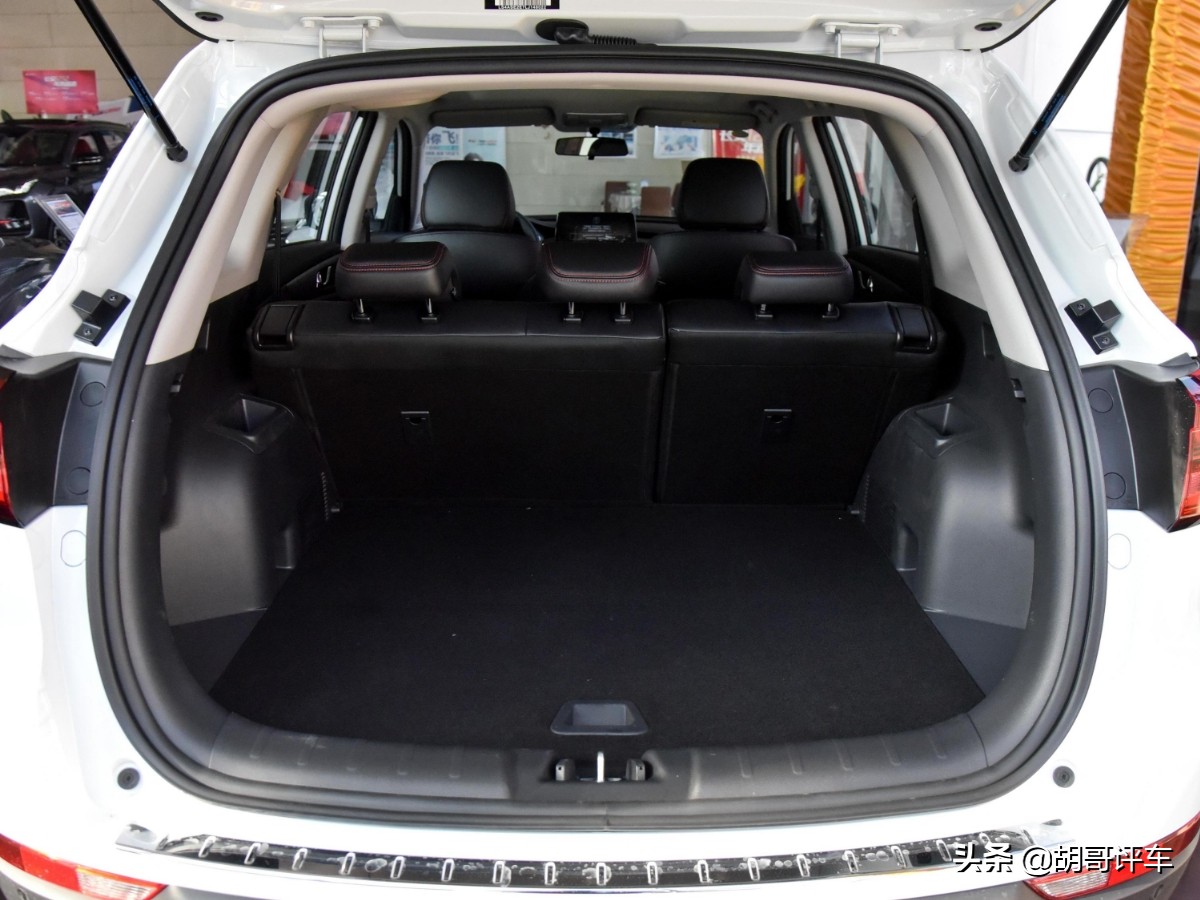 配置丰富的长安cs75plus性价比分析,配置丰富内饰豪华动力好的suv