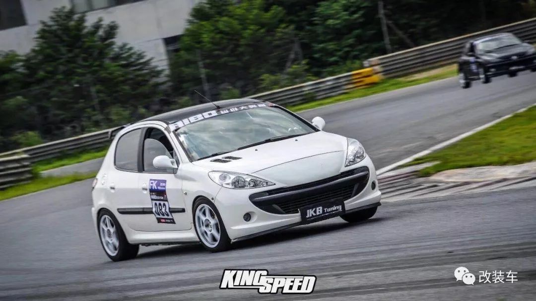 改装也疯狂黑武士标致207的蜕变,08年标致207还能值多少钱