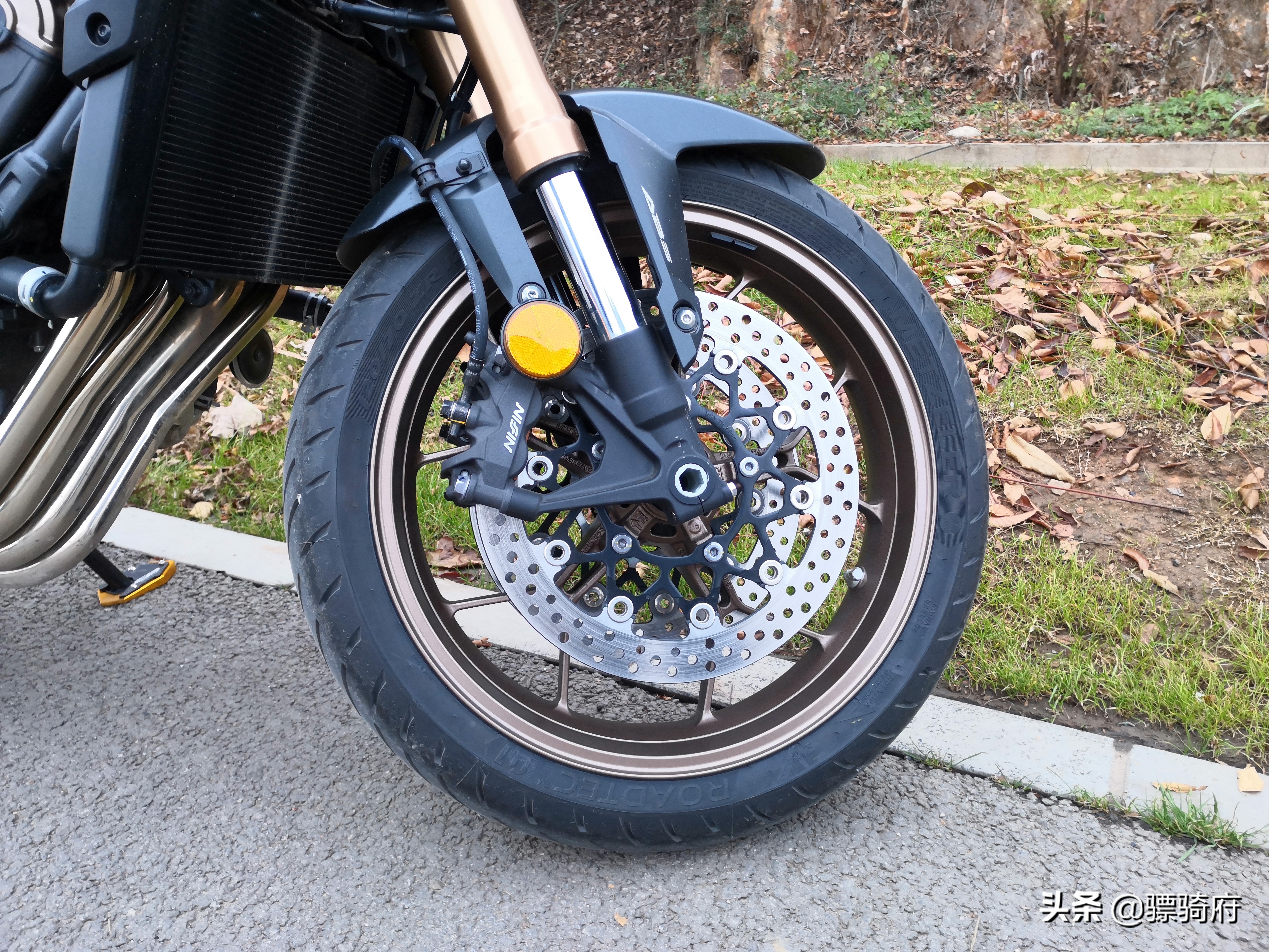 试驾本田CB650R,本田cb650r和川崎z900和duke790