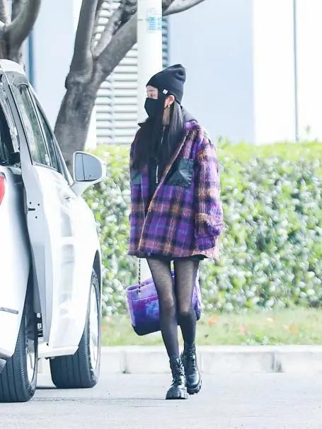 谁说丝袜不能配凉鞋,谁说丝袜一定要配高跟