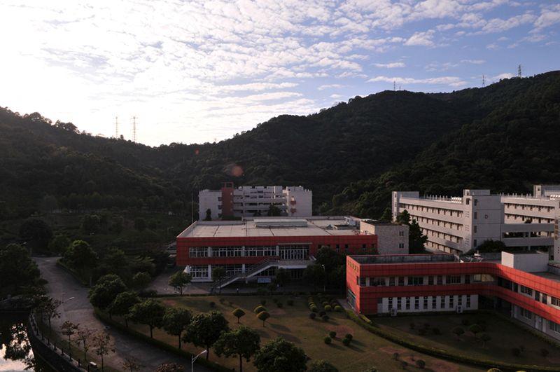 广州最美中学是哪间？这一所你一定服气！