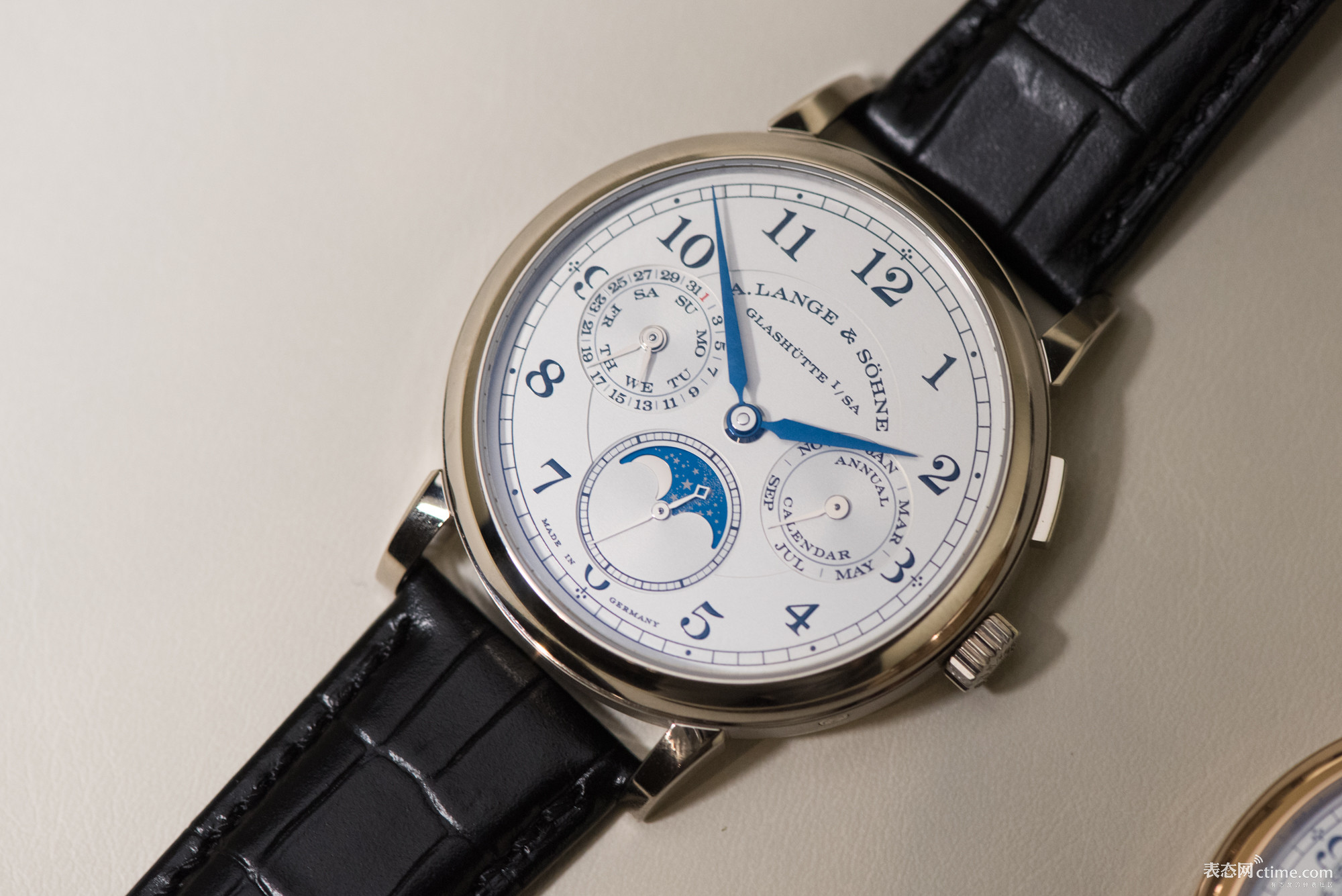 浪琴万年历表有哪些,史上最便宜的表