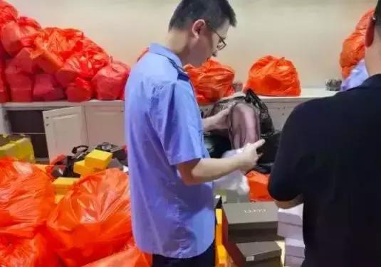 内幕曝光！650%暴利！大量代购物流，发票，刷卡单全套造假