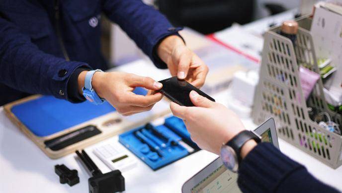 oppo手机进水一年坏了怎么办,oppo手机进水之后要怎么维修