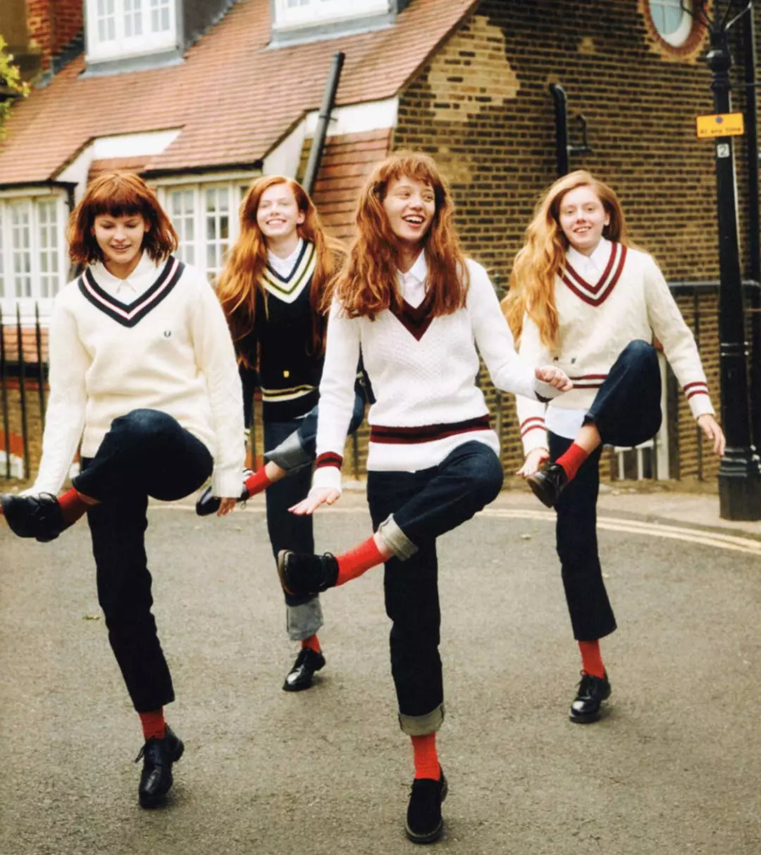 周冬雨刘雯同款毛衣,大表姐刘雯同款绿色开衫毛衣