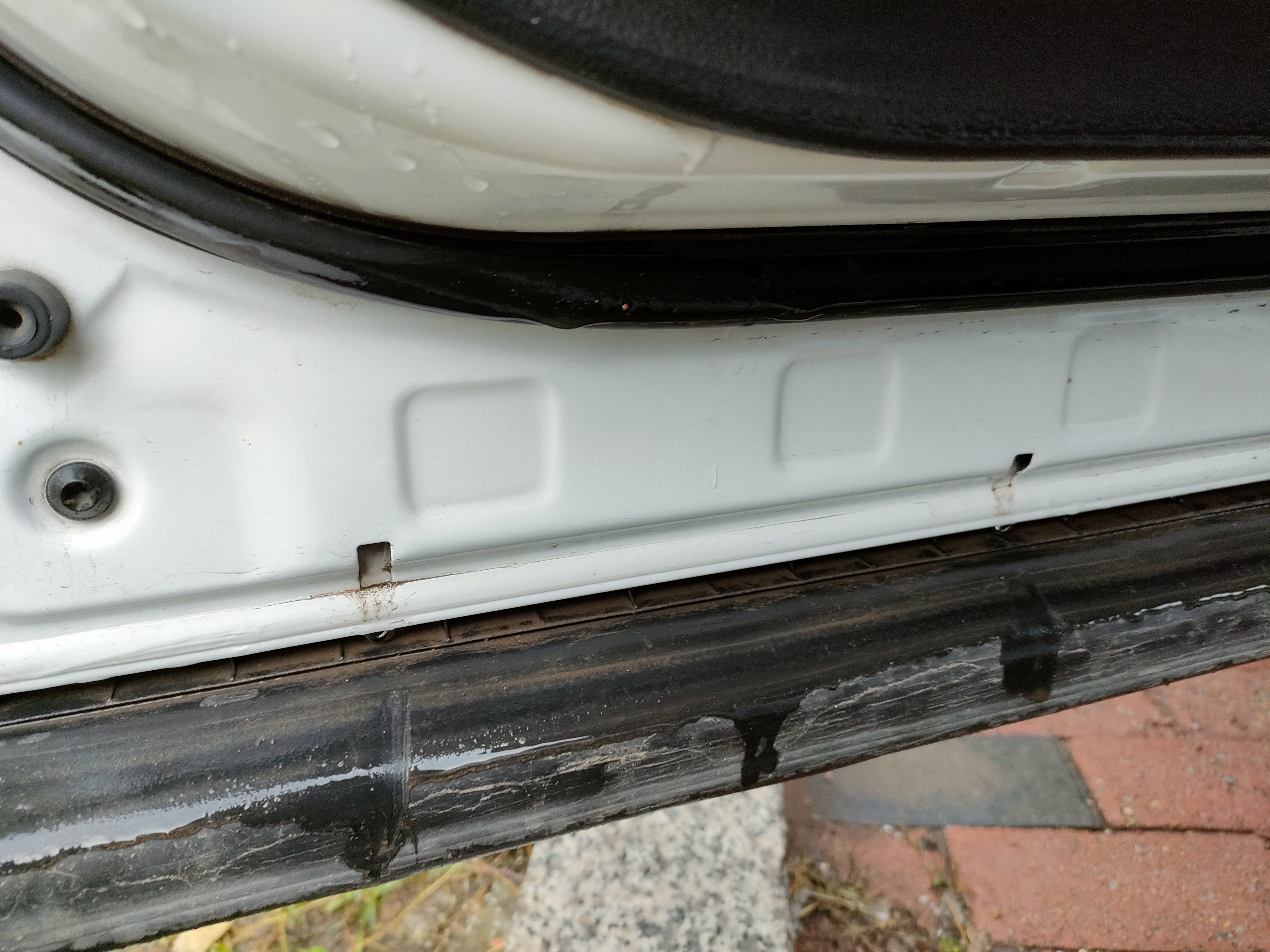 小东西的用处,车门底部排水孔生锈处理方法