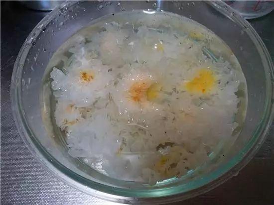 煮银耳时盖不盖锅盖,煮银耳为什么不能用铁锅